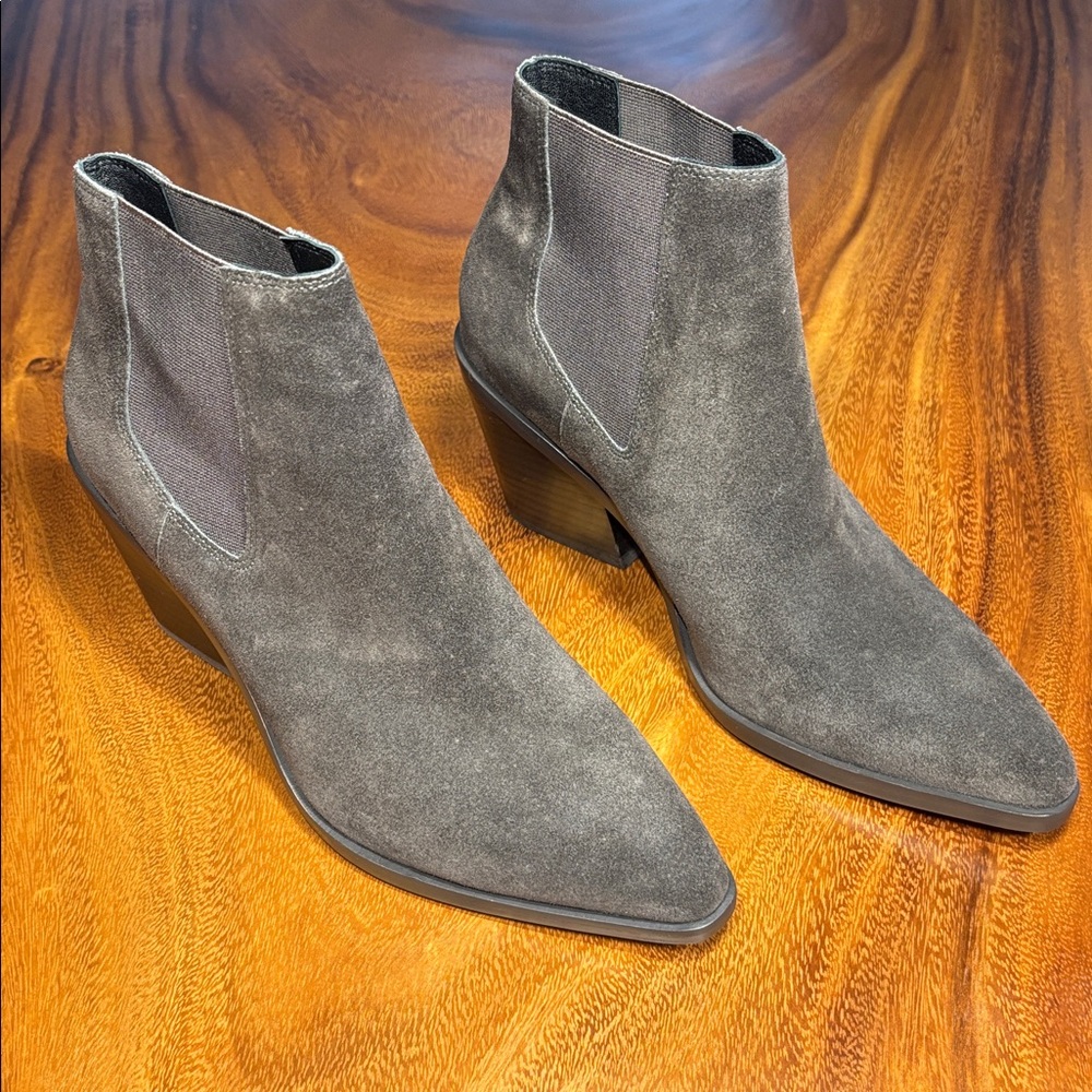 Rag & Bone Razor Chelsea Ankle Boors. Size 37.5 NWOT